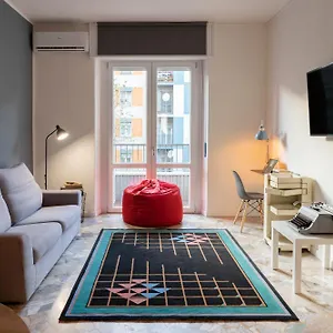 https://moderno-appartamento-a-due-passi-da-city-life.it-lombardy.com