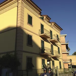 https://la-casa-di-aaron.hotelitalianriviera.com